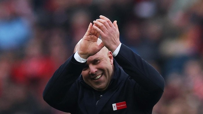 Keputusan Jitu Arne Slot Ganti 3 Pemain saat Turun Minum Keputusan Jitu Arne Slot Ganti 3 Pemain saat Turun Minum