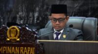 Rapat dipimpin Ketua DPRD Kota Pekanbaru Muhammad Isa Lahamid Rapat dipimpin Ketua DPRD Kota Pekanbaru Muhammad Isa Lahamid