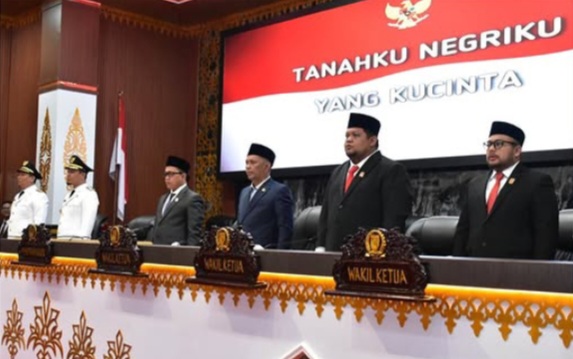 Suasana-saat-menyanyikan-lagu-Indonesia-Raya.jpg