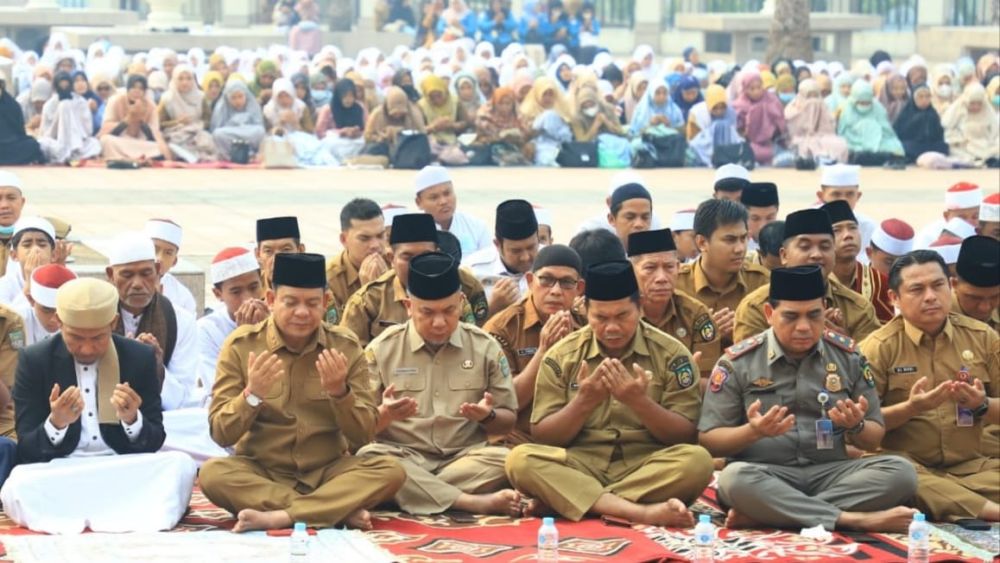 memohon-berkah-hujan-ratusan-jemaa